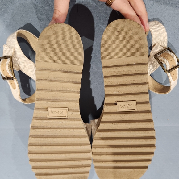 Women's Cream Platform Sandals - Picture 7 of 7